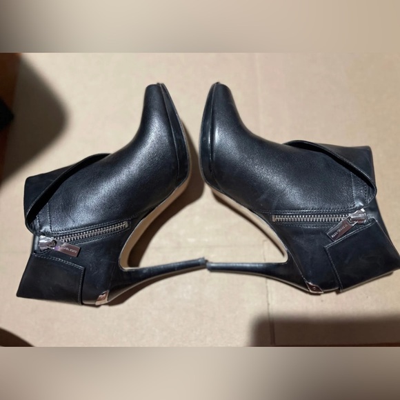 Michael Kors Shiny Black Leather Side Zip Up High Heels Size 6 M - Picture 7 of 11